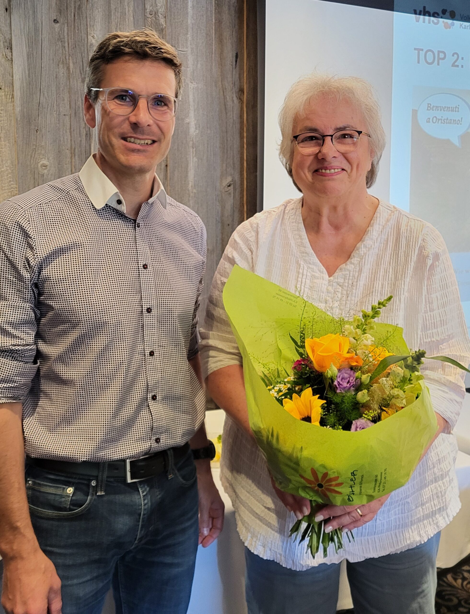 Das Bild zeit Oberbürgermeister Sebastian Schrempp mit Außenstellenleiterin Hildegard Ochs