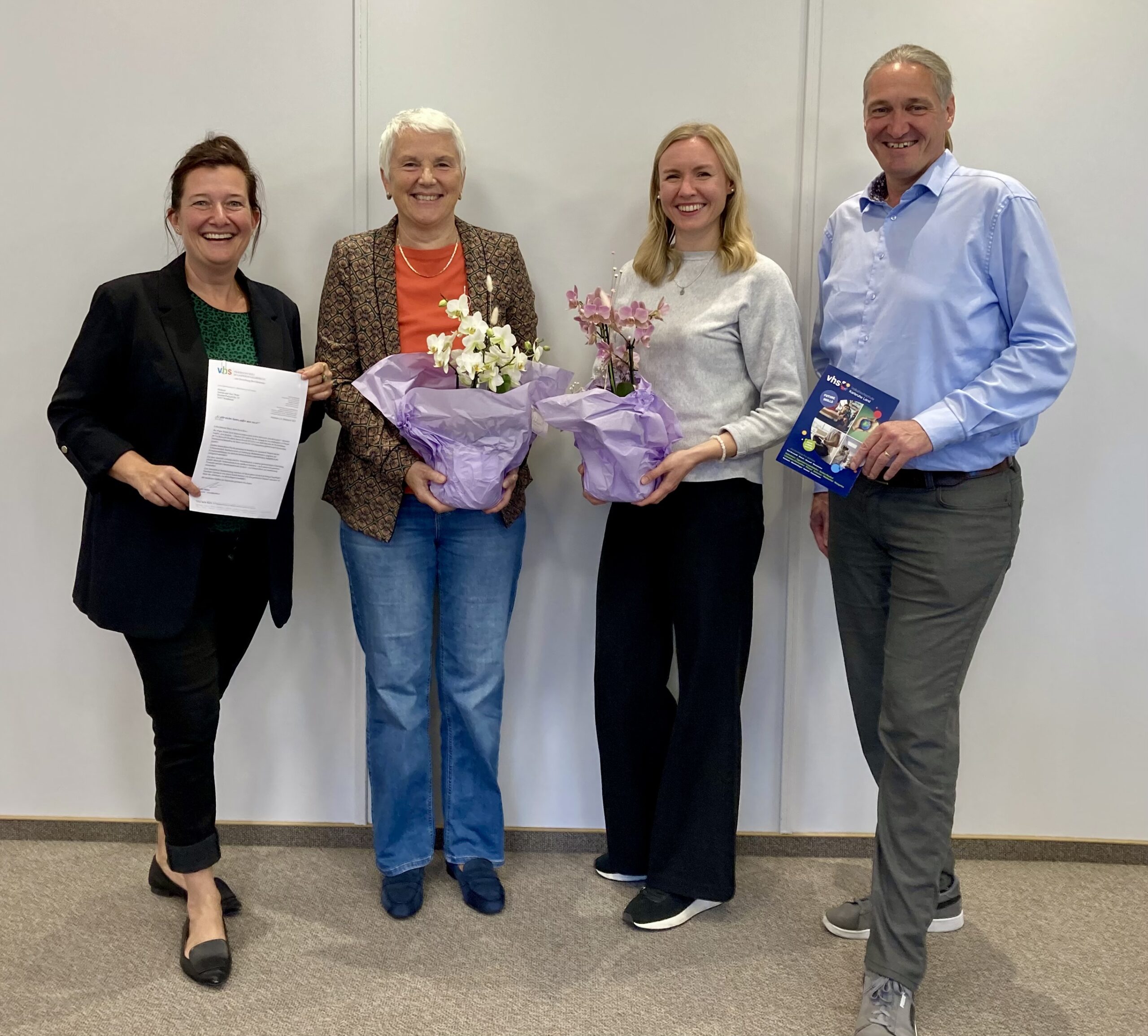 Bürgermeisterin Nicola Bodner, Ute Braun, Sabrina Wenz und vhs-Leiter Heiko Müller